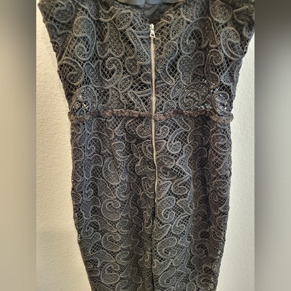 ALEXIS LACE JUMPSUIT. SIZE L - Picture 6 of 7